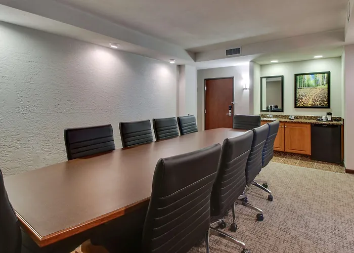 Drury & Happy Valley Hotel 4*